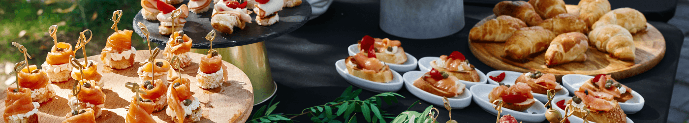 Trays and displays for buffet